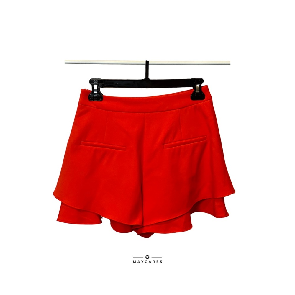 SHORTS WITH RUFFLES - Picture 2 of 2